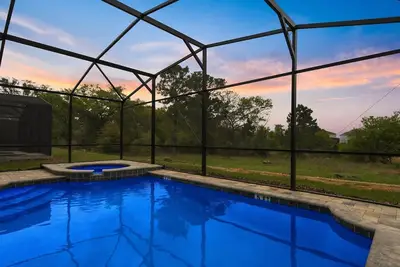 Image de Luxurious Home with Pool, Perfect for Families