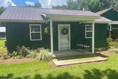 Image de Cozy little guest house on Turkey Creek Farm!