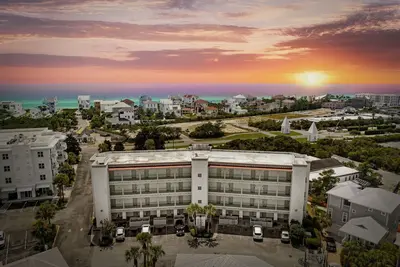 Image de \"Sunset Views #305\"-Sleeps 4-Ocean and Sunset Views-Balcoy