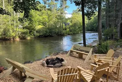 Image de At the End of the Road. Toccoa River Front