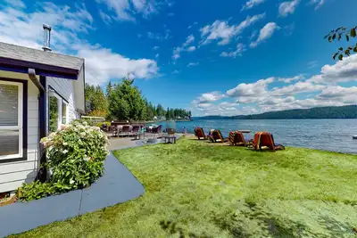 Image de Waterfront home with 3 kayaks, pebbly beach & amazing Hood Canal view