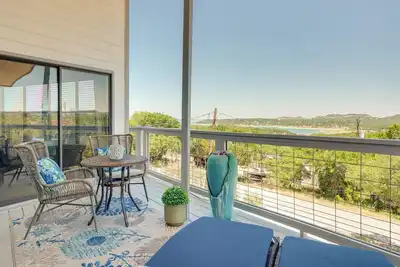 Image de Canyon Lake Rental w/ Balcony & Lake Views