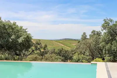 Image de Luxurious Newly Rebuilt House With Infinity Pool and Stunning Views