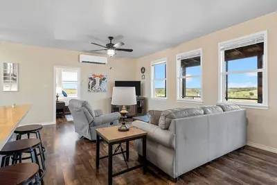 Image de Romantic and peaceful country setting only 25 minutes from Belton or Temple!
