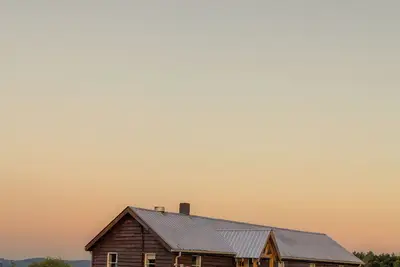 Image de Rustic meets Modern at \"The Dairy Barn\" Located near I-77 and the New River