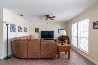 Image de Private Home Near Downtown, Lake, Trails, and Venues in Trendy East Austin.