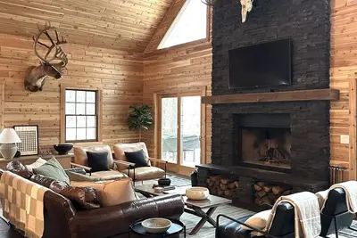 Image de 5 bedrooms -13 beds- 3 bathrooms - Cabin on Whitefish Chain - Big Trout!