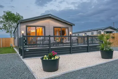 Image de The Bluebell lodge -Vue sur la campagne-d'exception-Lodge-Salle de bain et do. . .