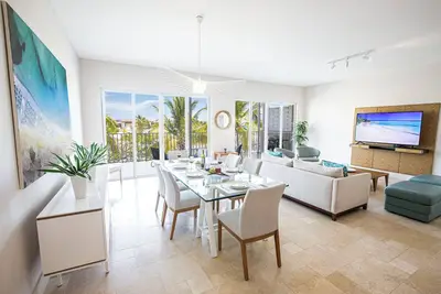 Image de Modern - Steps to Beach Club & Shops - Sleeps 10