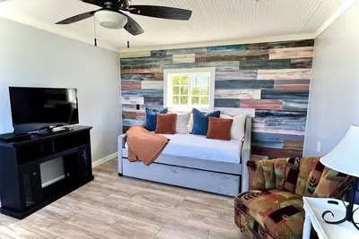 Image de New Modern upstairs barn loft