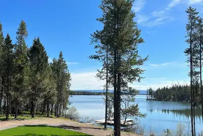 Image de Behind The Pines cabin on the lake!
