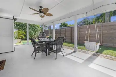 Image de Minutes from the beach and downtown Delray. Great entertaining home on the water