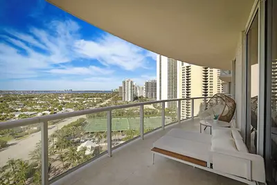 Image de Ritz Carlton 3 bedroom Condo