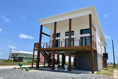 Image de Modern Coastal Breeze - Home in Rockport, Tx