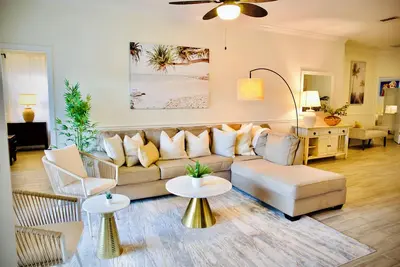 Image de Cozy Home near Disney. 2 kings. Free heated pool.