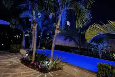 Image de Tropical Paradise Home Steps to Beach Heated Pool Game Rm Singer Island Retreat!
