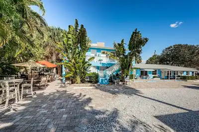 Image de Blue Water #1 beachside ground level apt.