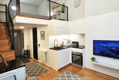 Image de Stylish Historic Loft - Your Comfy Old Town Stop!
