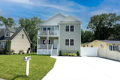 Image de Beach House CapeMay Linens Included 1 block&a short 5min walk to Beach Sleeps 19