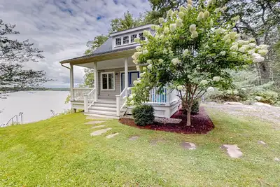 Image de Periwinkle Cottage | Sunny cottage in Westport Island overlooking the river