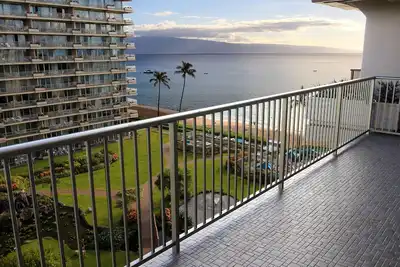 Image de Ocean View steps from beach, dining, shopping 819