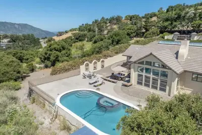 Image de New, Carmel Valley Views, Open Floor Plan, Swimng Pool, Close to Village.