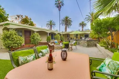 Image de 50 ft to DelMar sand. Welcome to DelMar Beach home