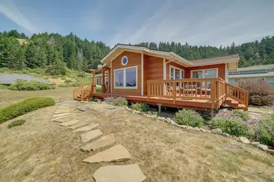 Image de Inviting Manchester Home w/ Hot Tub Near Beach!