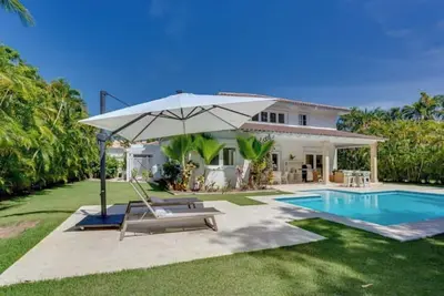 Image de Family and Renovated Villa in Punta Cana Near Beach - Maid and cooking included