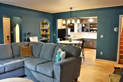 Image de Columbia House. Unique, Comfortable Cape Cod Home. Pet friendly.
