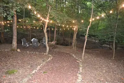 Image de 3 Bedroom, 2 Bath Cabin with a Private Creek, Fire Pit, WiFi