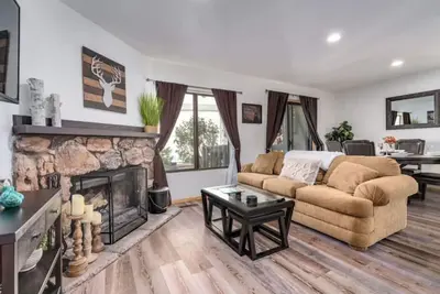 Image de Boulder Bay Retreat Steps to Lake + Hot Tub