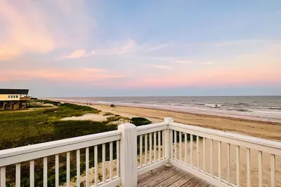 Image de Private Beachfront Rental on Bolivar Peninsula – Clean, Quiet & Steps to Sand