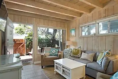 Image de Surfside Cottage - 200 ft from the Sand