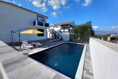 Image de Apartment with a pool, mountainview, near the sea!