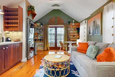 Image de Coconut Cottage | Colorful abode with a full kitchen, enclosed patio, Ac, & W/D