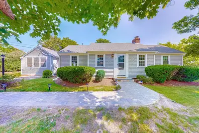 Image de Captain Clark's | Renovated house in Yarmouth with large yard - close to beaches