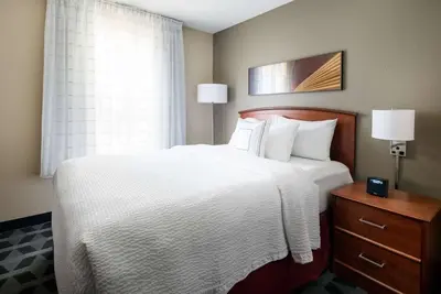 Image de Prime Location! 2 Comfortable Units! Short Drive to Seattle Asian Art Museum