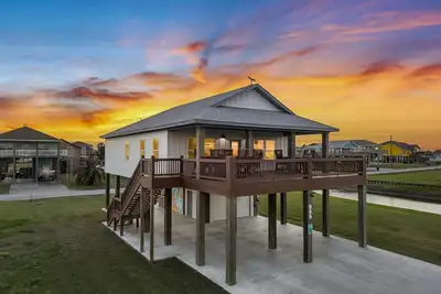 Image de Direct Beach Access: 3 Min Walk, King, Arcade