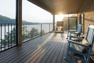 Image de Stunning Lakehouse Retreat in Mooresburg