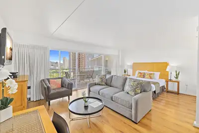 Image de 18th Fl Ilikai Hotel Condo | King Bed | Valet Parking | City View