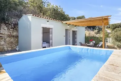 Image de Villa \"Μyrsini\" avec vue sur la mer, 2 terrasses privées, piscine privée et Wi-Fi
