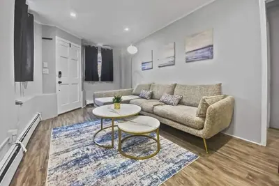 Image de Charming Getaway: Bespoke Comfort, Prime Location