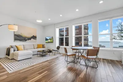 Image de Belltown Condo with Water View near Pike Place