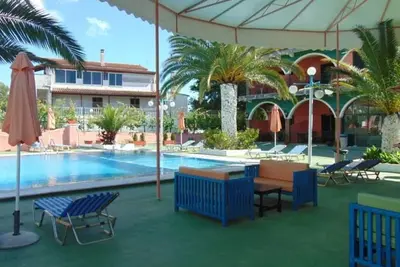 Image de Quite Studio for 4, Shared Pool and Large Outside Area, Short Drive to Beaches