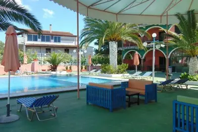Image de Quite Studio for 6, Shared Pool and Large Outside Area, Short Drive to Beaches