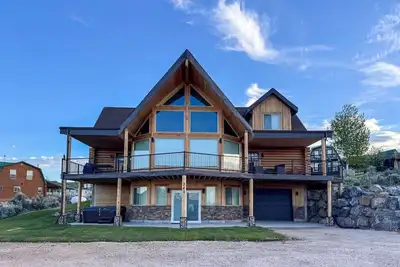 Image de Nature Calls- New home, hot tub & Ideal Beach Pass