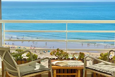 Image de The Seaview Apartment of your dreams - Wifi, A\/c