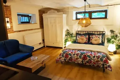 Image de An Atmospheric, Conveniently Located Studio With a Free Parking Spot