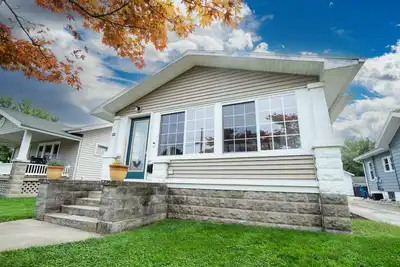 Image de Port Clinton Lake House! 10 minute walk to Jet Express and town center